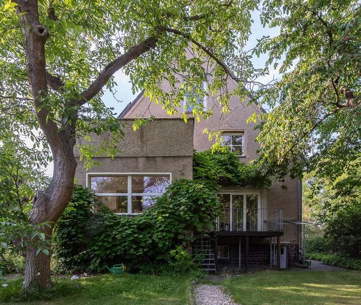 Charmantes & effizientes EFH auf großem Grundstück mit viel Platz, PV, Balkon, Garage in Teltow